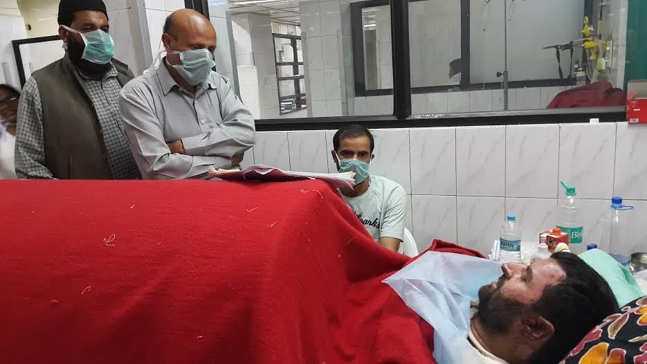 Er Rashid visits Udh attack victims in Safdarjung hospital along with relatives